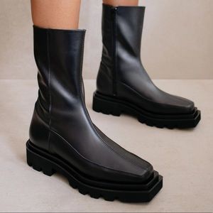 Alohas Block Total Black boots size 10 Womens